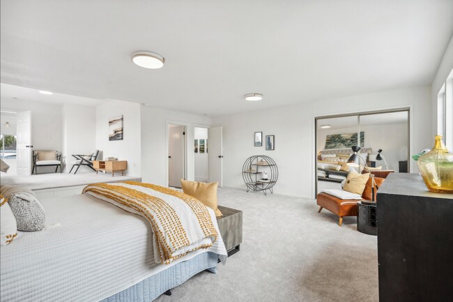 Building Photo - REMODELED HUGE BRIGHT 2400sf 4BR/3.5BA Havenscourt Split Level Home w Cottage AVAIL NOW