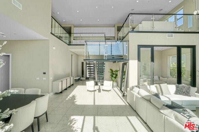 Building Photo - 20306 Willoughby Ln