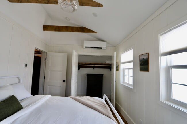 Building Photo - NEWLY Designed & Furnished Modern Farmhous...