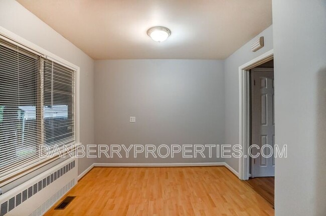 Building Photo - 915 Independence Rd