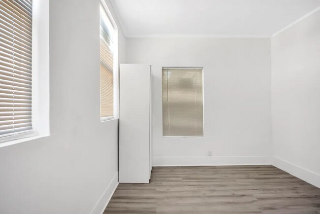 Building Photo - 2105 Walnut St