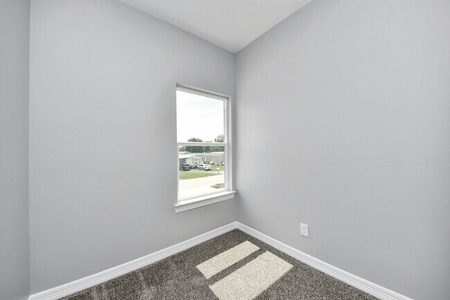 Building Photo - 406 N 4th St