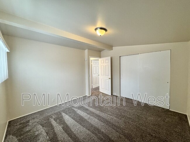 Building Photo - 4927 W Pavant Ave