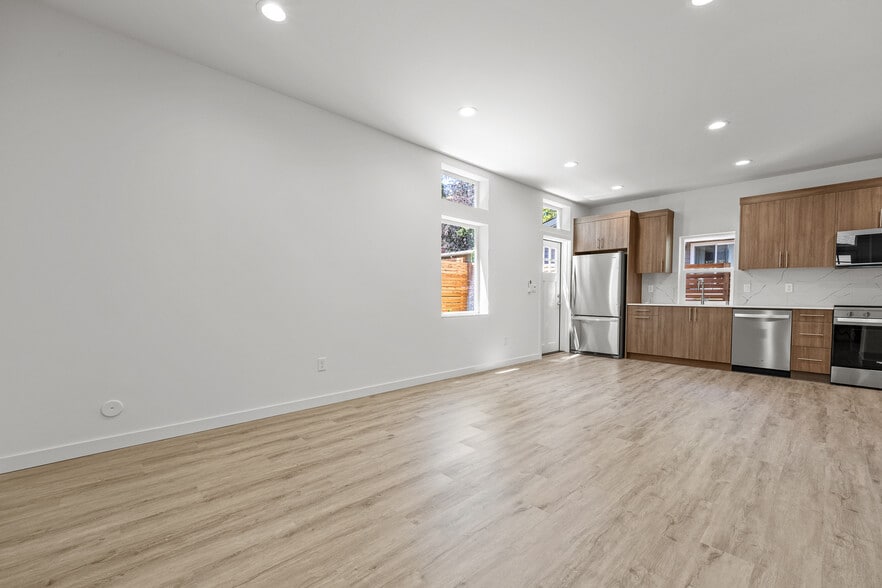 Building Photo - 2546 NE 143rd St