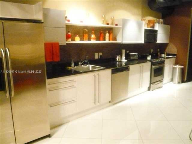 Building Photo - 690 SW 1st Ct