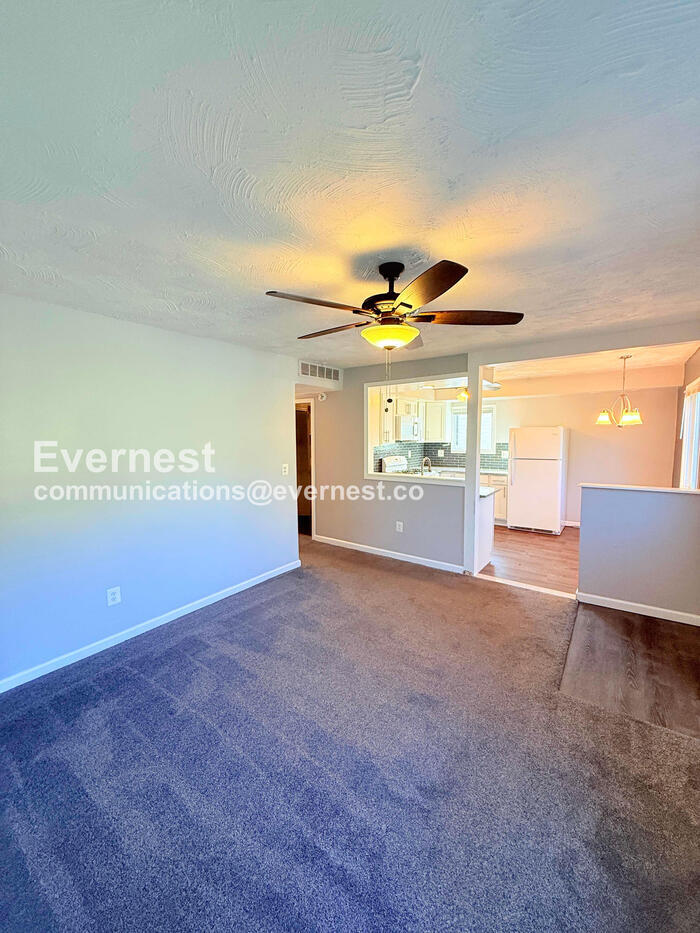 Building Photo - 9433 Sylvia St