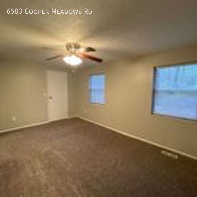 Building Photo - 2 Bed 2.5 Bath - Updated, Scenic, Convenient