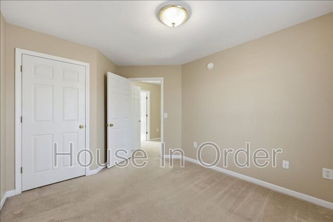 Building Photo - 48 Ridgestone Cir