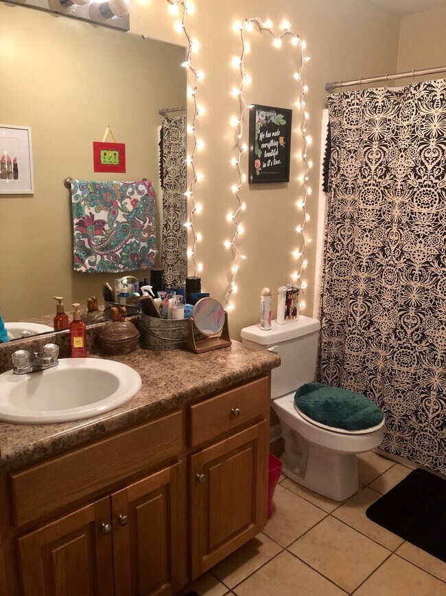 Building Photo - 104 B St