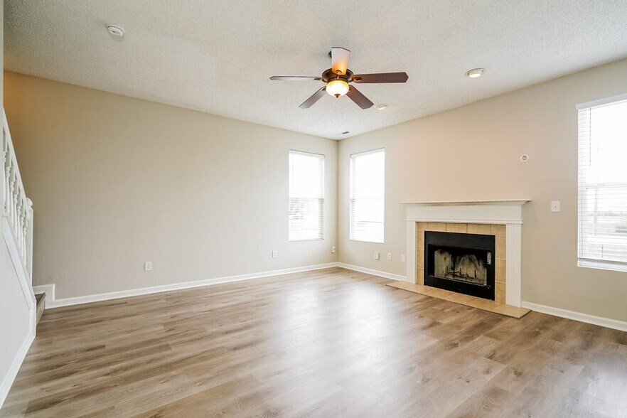 Building Photo - 1727 Buckeye Ct