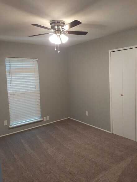 Building Photo - 9022 Millwood Dr