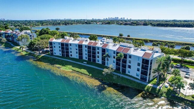 Building Photo - 115 Lake Emerald Dr