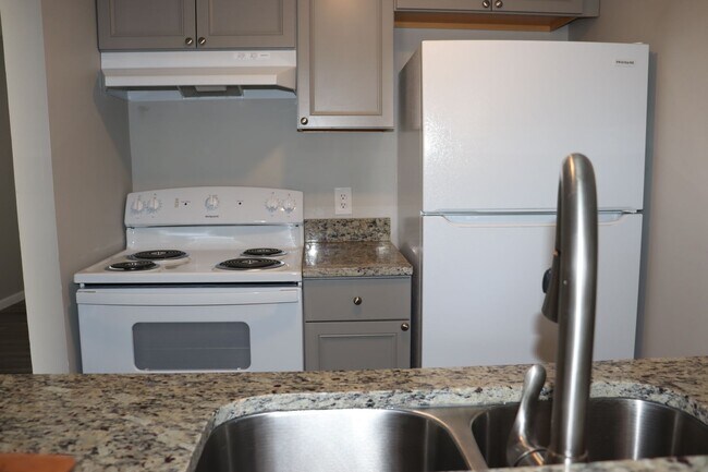 Building Photo - 731 Old Liberty Rd