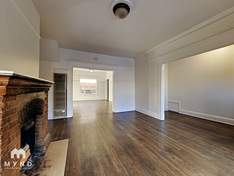 Building Photo - 819 14th St