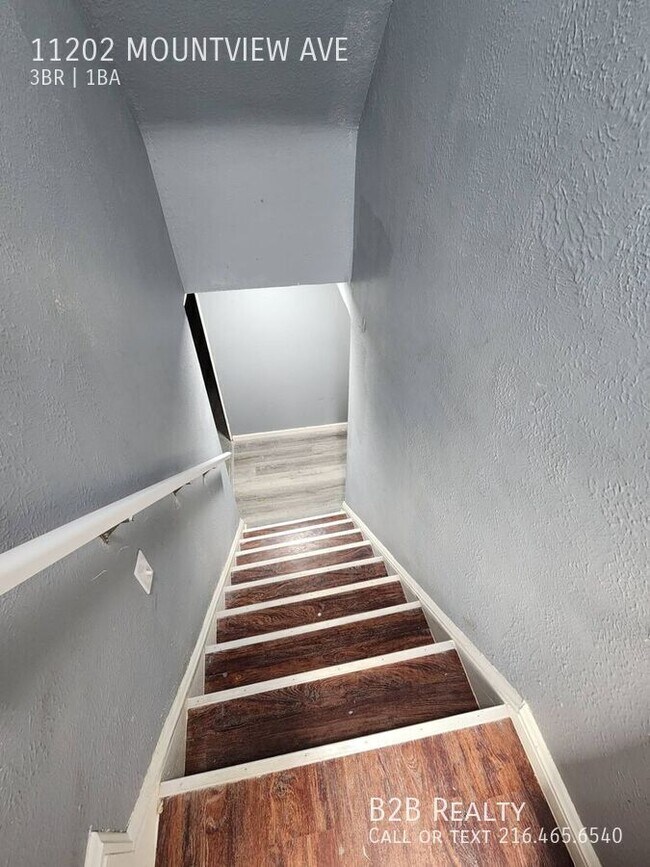 Building Photo - 11202 Mountview Ave