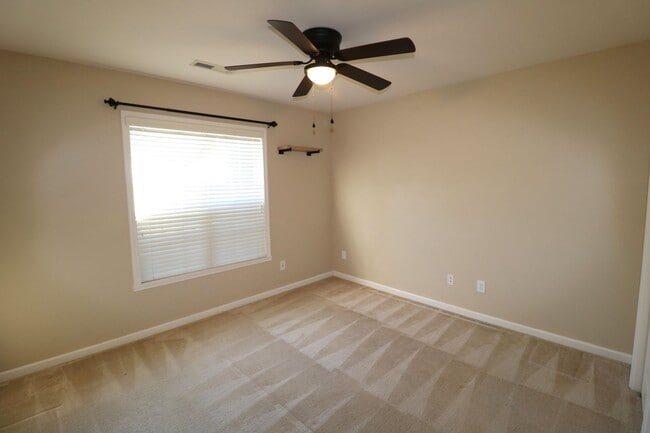 Building Photo - 128 Dover Dr