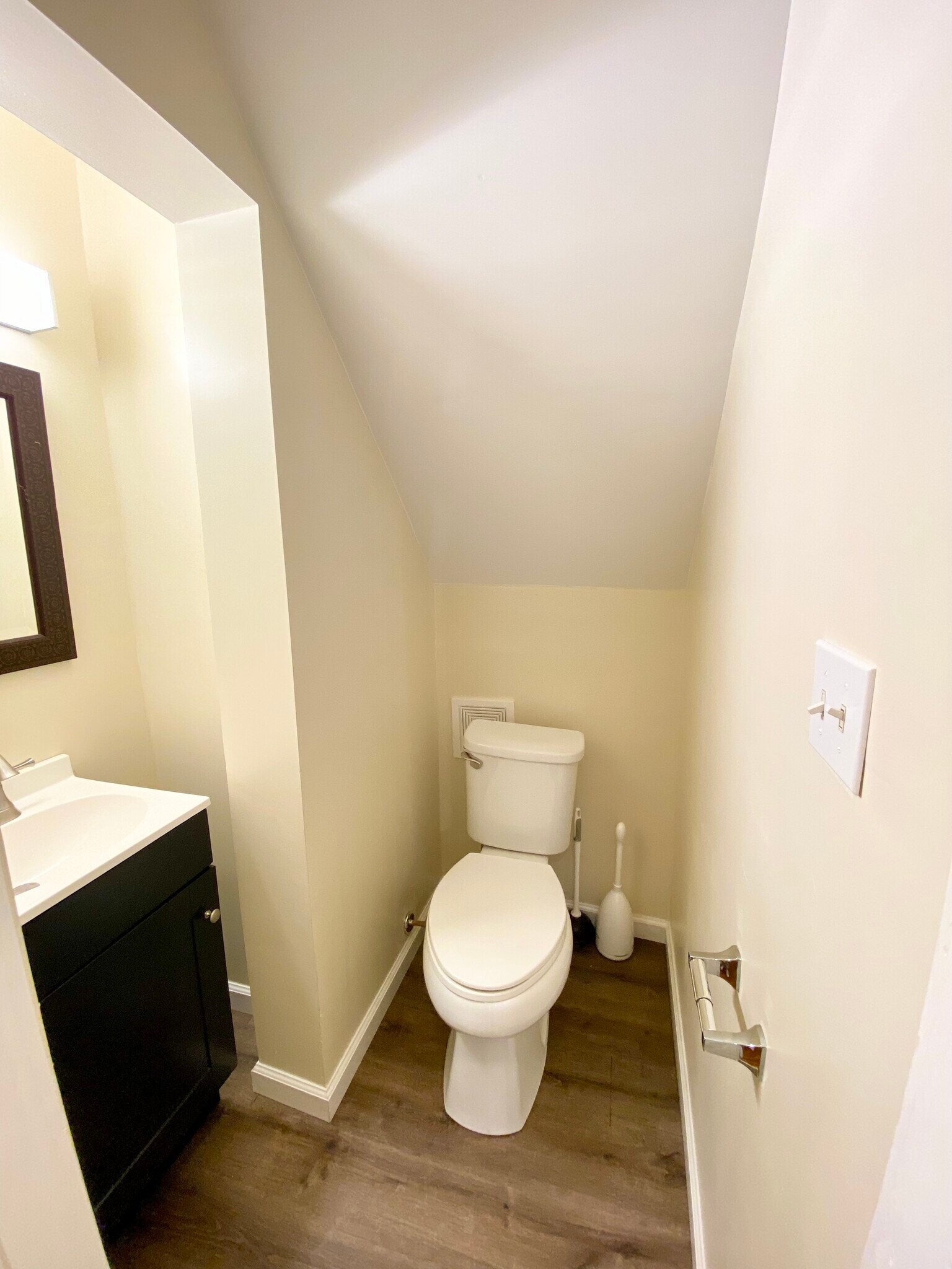 Building Photo - 1372 Neil Ave