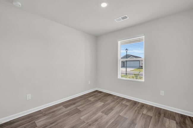 Building Photo - ***MOVE-IN SPECIAL*** $500 OFF OF YOUR FIR...