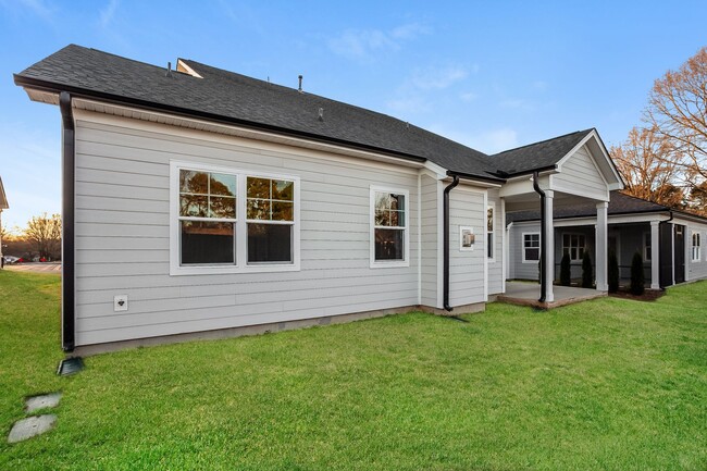 Building Photo - COMING SOON: 3BR/3BA w/ 2-Car Garage near Matthews Town Center