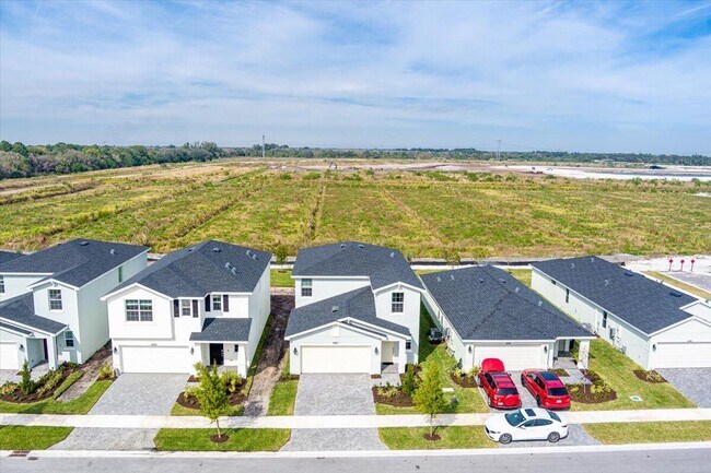 Building Photo - 11161 NW Fernbrook Dr