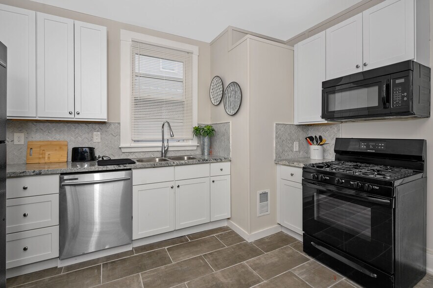 Building Photo - 4328 Brownway Ave