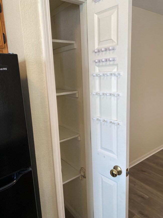 Kitchen Pantry - 4524 Waterloo Dr