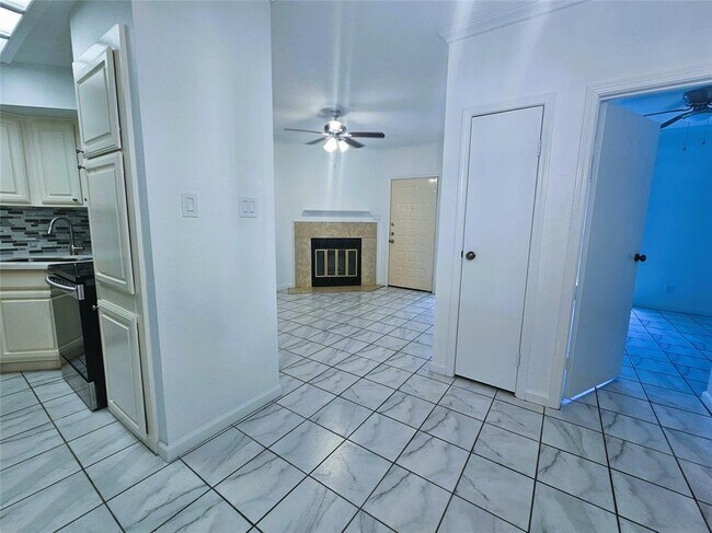 Building Photo - 921 Marine Dr