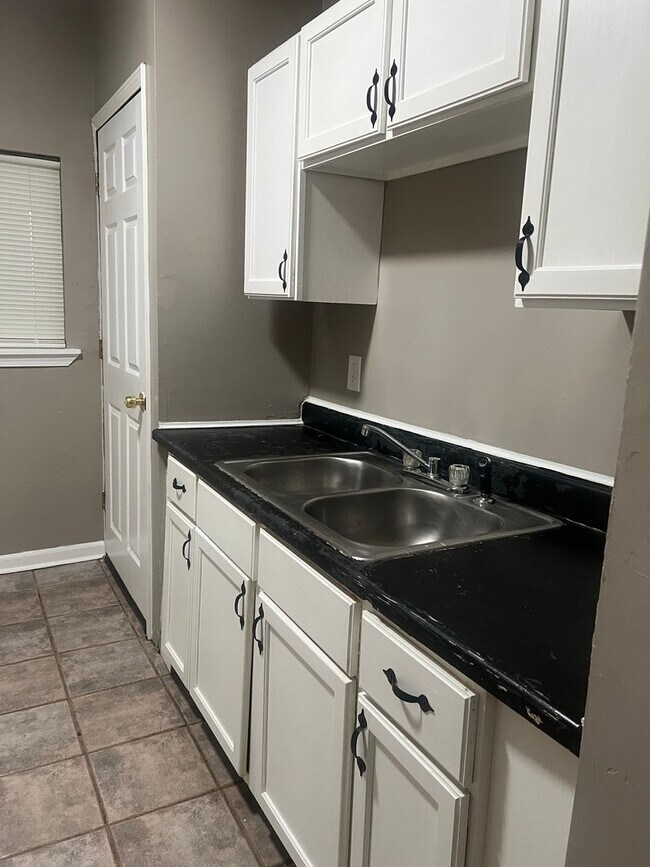 Building Photo - 1505 N Tuxedo St