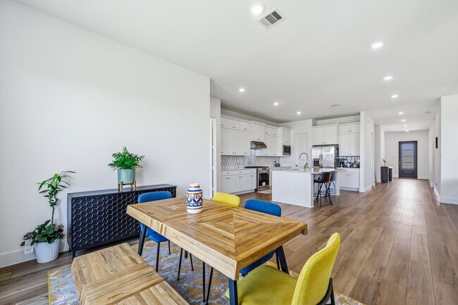 Building Photo - 31051 Sun Vly Dr