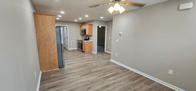 Building Photo - 518 W Taylor St