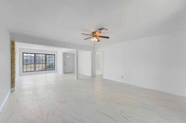 Building Photo - 9711 Bertwood St