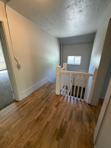 Building Photo - 813 W Clay Ave