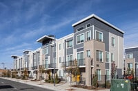 Building Photo - Strata99 Townhomes
