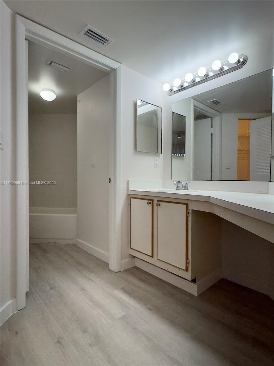 Building Photo - 2880 N Oakland Forest Dr