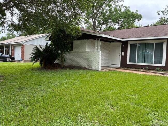 Building Photo - 7414 Marinette Dr