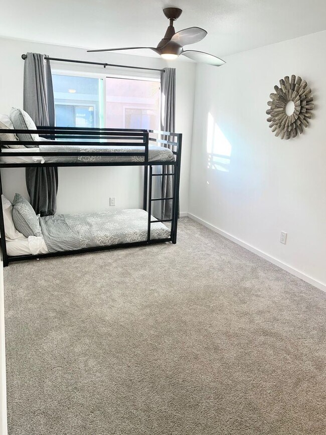 Building Photo - Fully Furnished Luxury Unit