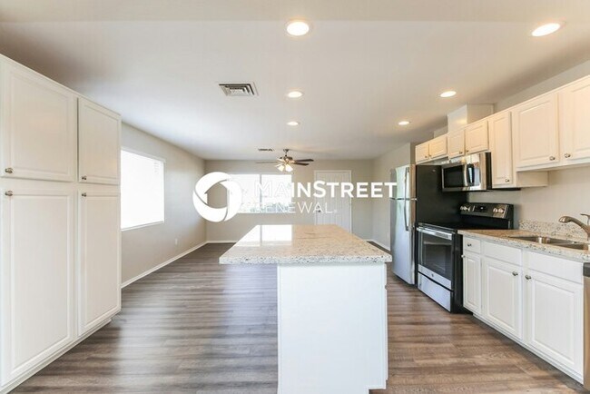 Building Photo - 3 Bedroom Pet-Friendly Home in Mesa, AZ with Main Street Renewal