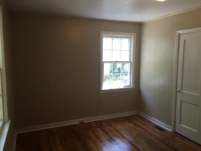 Building Photo - **AVAILABLE NOW**Near Ft. Benning/Columbus, GA 3 Bedroom / 1 Bathroom Home for Rent***