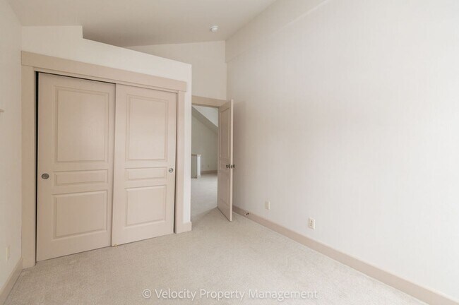 Building Photo - 2469 NW Sacagawea Ln