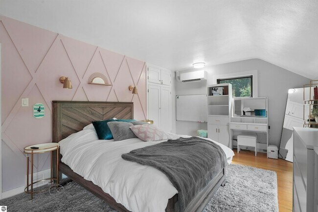 Building Photo - 7320 Peninsula Dr