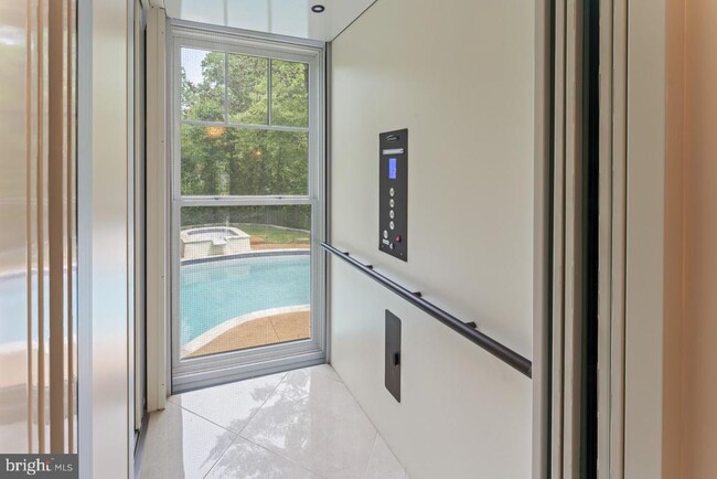 Building Photo - 5844 Bermuda Ct
