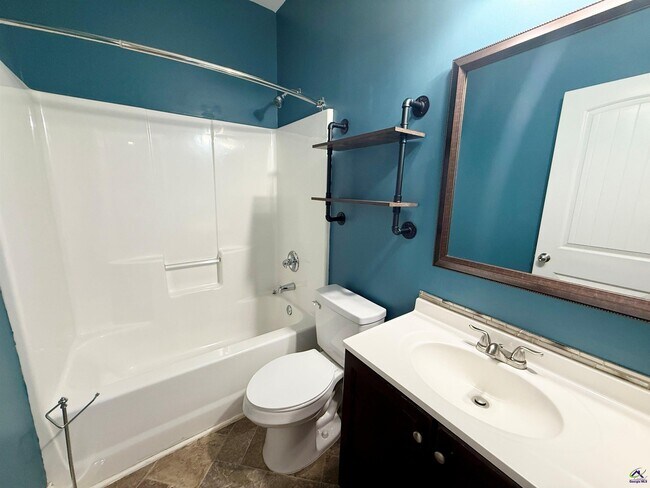 Building Photo - 108 W Haven Dr