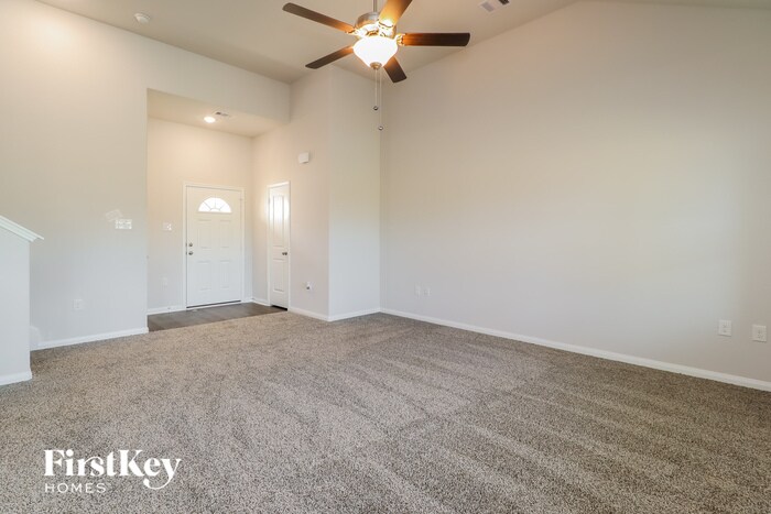 Building Photo - 14725 Country Club Dr