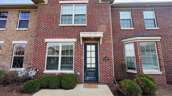 Building Photo - 4 bedroom 2.5 bathroom townhome located in Beaumont Park Townhome