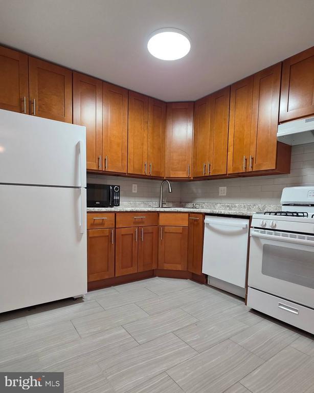 Building Photo - 9926 Haldeman Ave