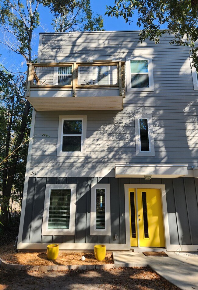 Building Photo - 1243 N Bronough St