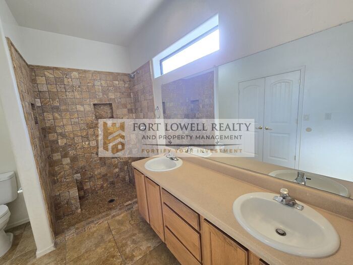 Building Photo - 920 W Starr Pass Blvd