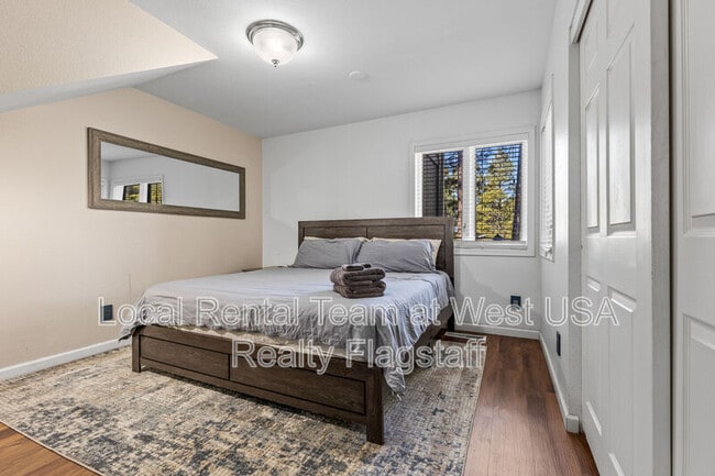 Building Photo - 1720 N Doral Way