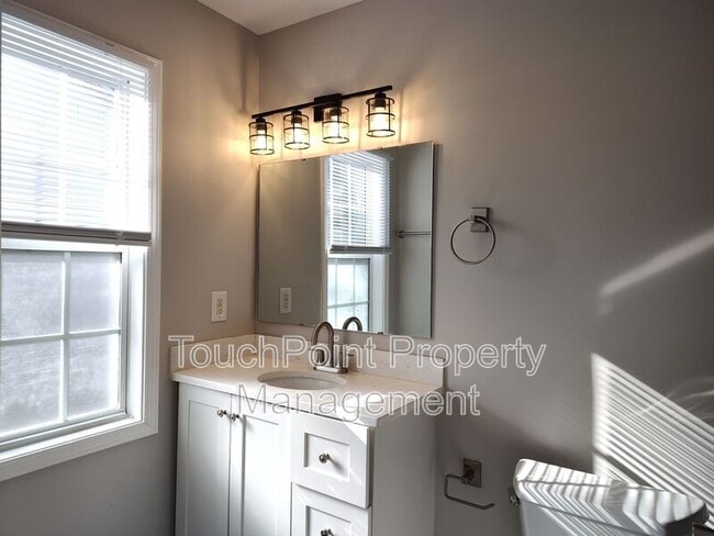 Building Photo - 2831 Mayfair Ave