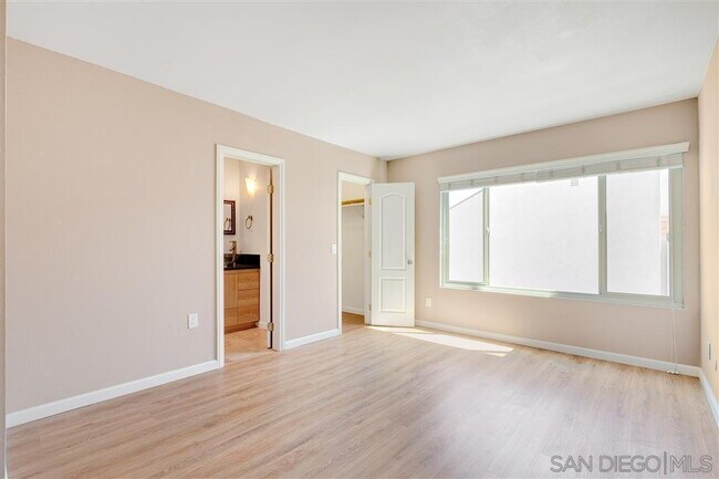 Building Photo - $3,400 - 3 Bed / 2 Bath Condo in Kearney Mesa